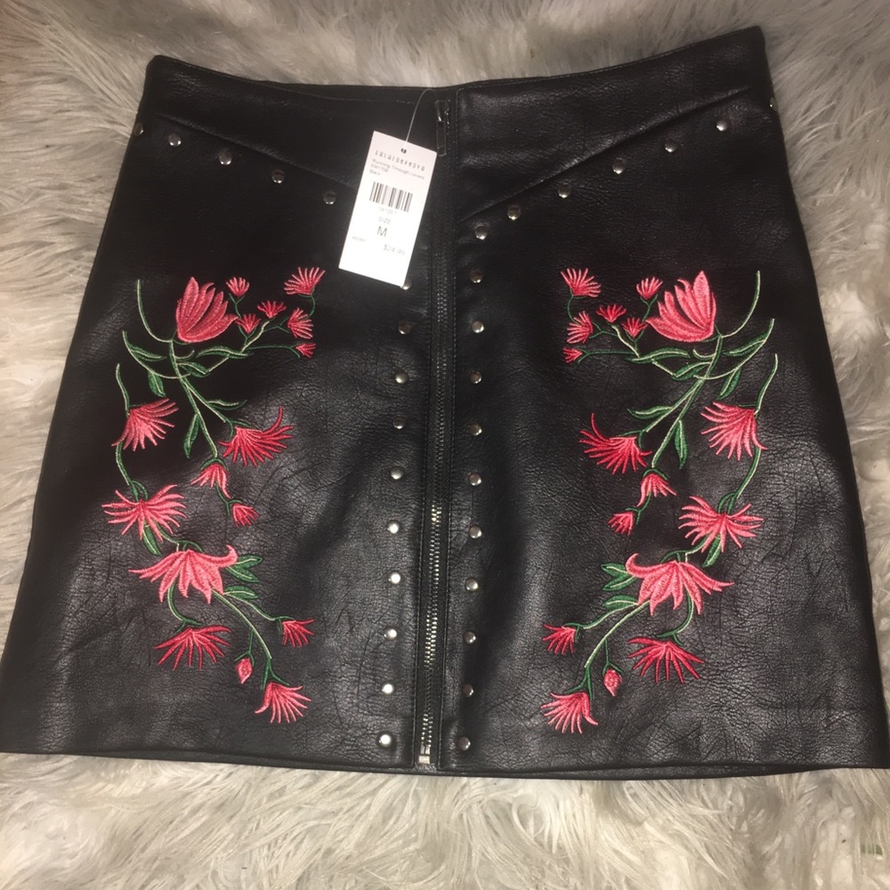 Brand new , super cute ! Leather material!